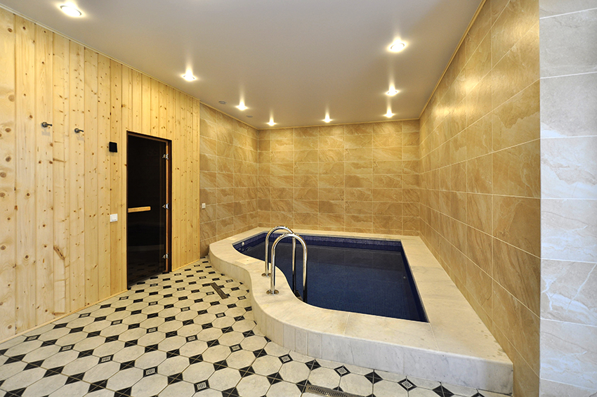 Коммерческий бассейн в зоне отдыха в Астане